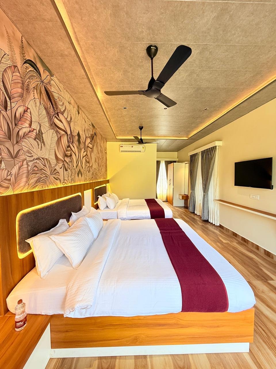 Premium AC Cottage with king bed and TV